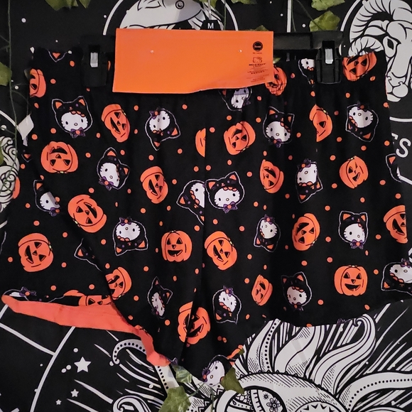 Hello kitty pajamas Medium halloween pajamas shorts - Picture 2 of 2